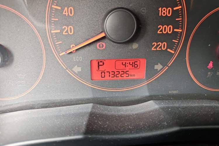 Used Honda Greiz 2016 1.5L CVT Classic Edition Odometer Close Up
