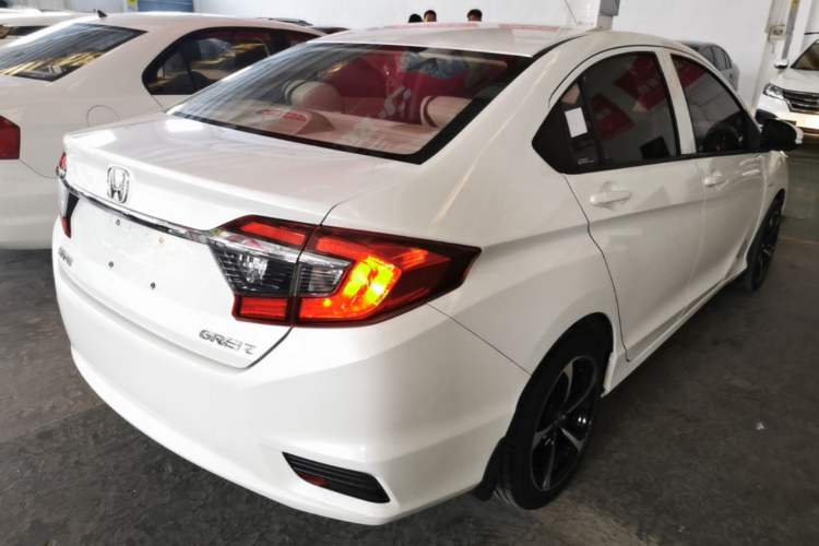 Used Honda Greiz 2016 1.5L CVT Classic Edition Rear Right 45 Deg