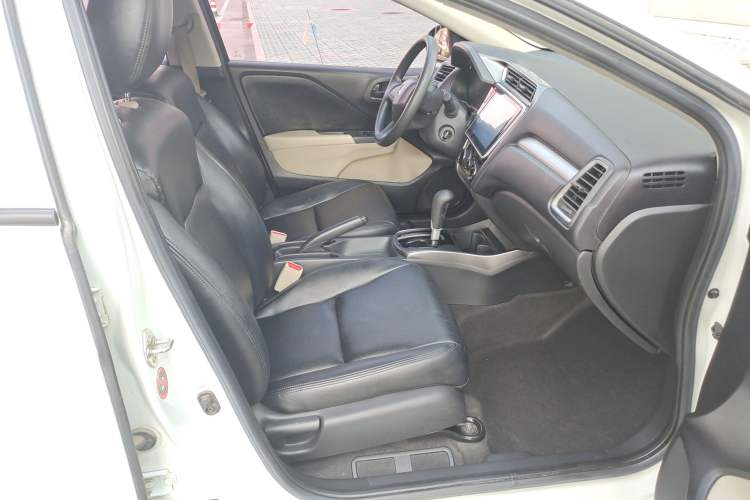 Used Honda Greiz 2016 1.5L CVT Classic Edition Right Front Seat