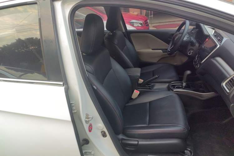 Used Honda Greiz 2016 1.5L CVT Classic Edition Right Front Seat