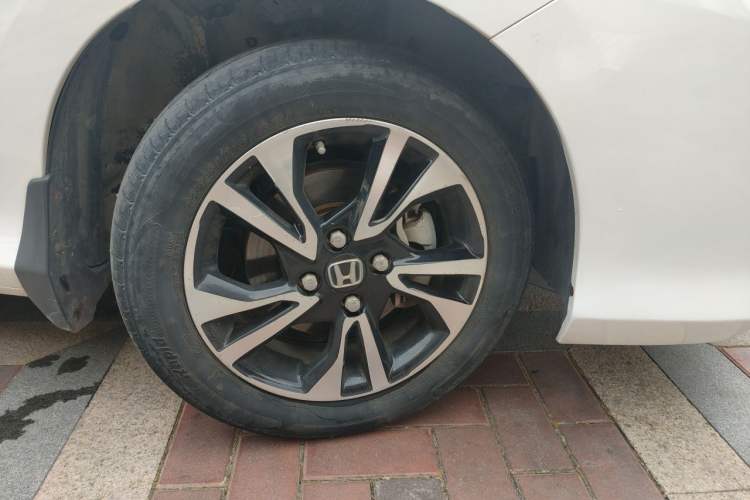 Used Honda Greiz 2016 1.5L CVT Comfort Version Right Front Wheel Hub