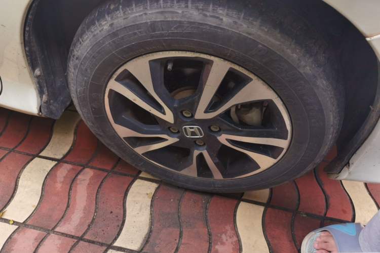 Used Honda Greiz 2016 1.5L CVT Classic Edition Right Front Wheel Hub