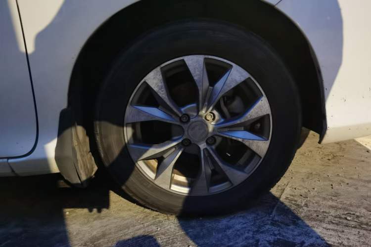 Used Honda Greiz 2016 1.5L CVT Comfort Version Right Front Wheel Hub