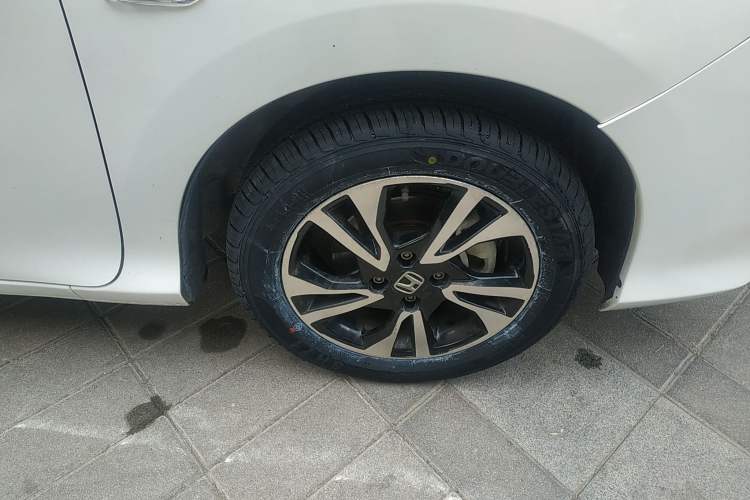 Used Honda Greiz 2016 1.5L CVT Classic Edition Right Front Wheel Hub