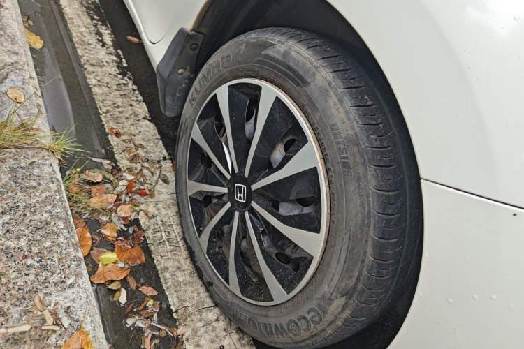 Used Honda Greiz 2016 1.5L CVT Classic Edition Right Front Wheel Hub