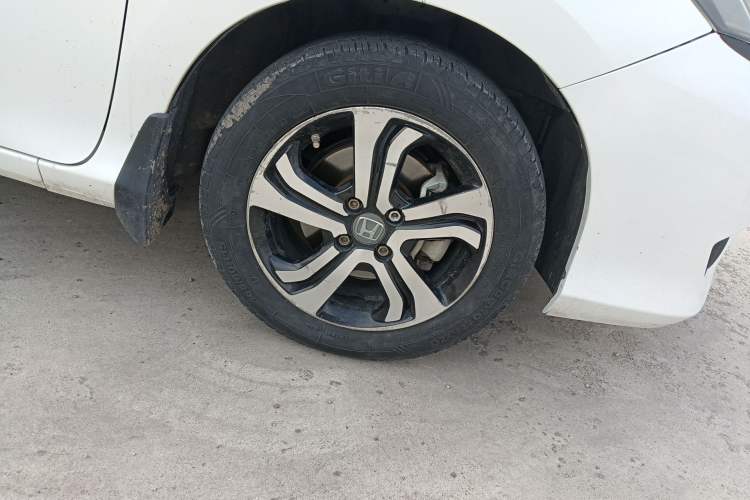 Used Honda Greiz 2016 1.5L Manual Classic Edition Right Front Wheel Hub