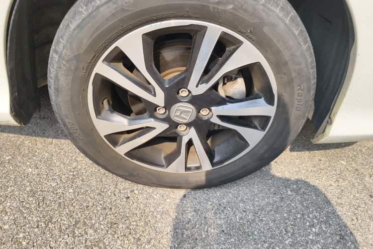 Used Honda Greiz 2016 1.5L Manual Classic Edition Right Front Wheel Hub