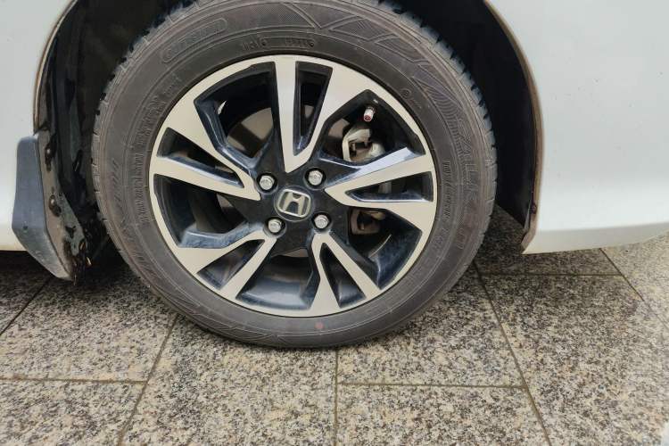 Used Honda Greiz 2016 1.5L CVT Classic Edition Right Front Wheel Hub