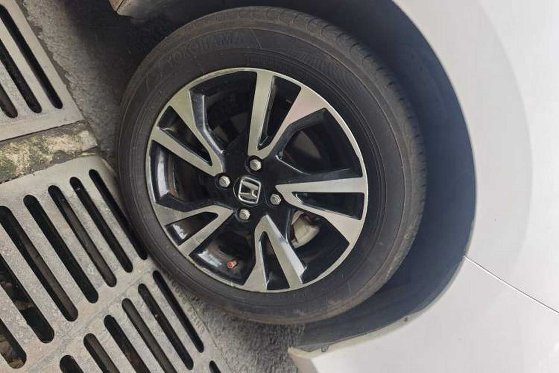 Used Honda Greiz 2016 1.5L CVT Classic Edition Right Front Wheel Hub
