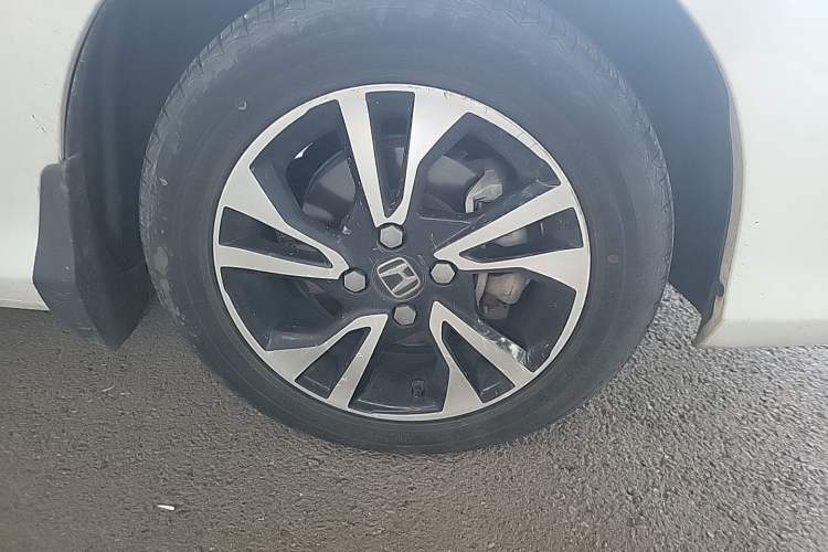Used Honda Greiz 2016 1.5L CVT Classic Edition Right Front Wheel Hub