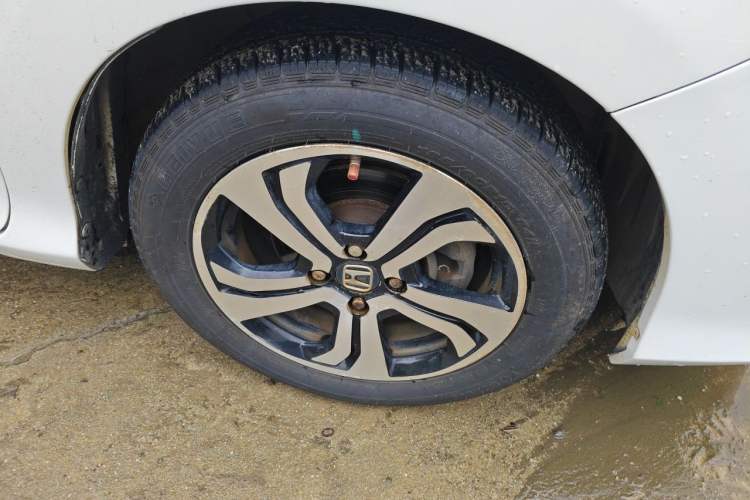 Used Honda Greiz 2016 1.5L CVT Comfort Version Right Front Wheel Hub