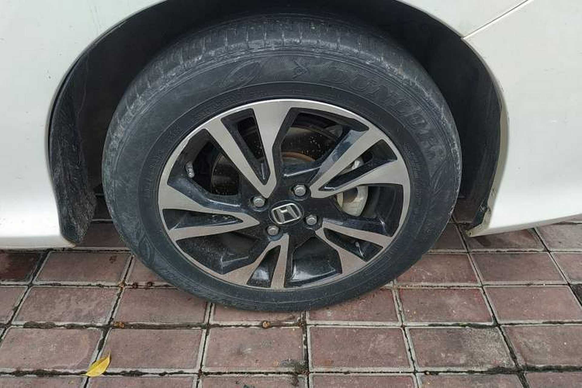 Used Honda Greiz 2016 1.5L CVT Classic Edition Right Front Wheel Hub