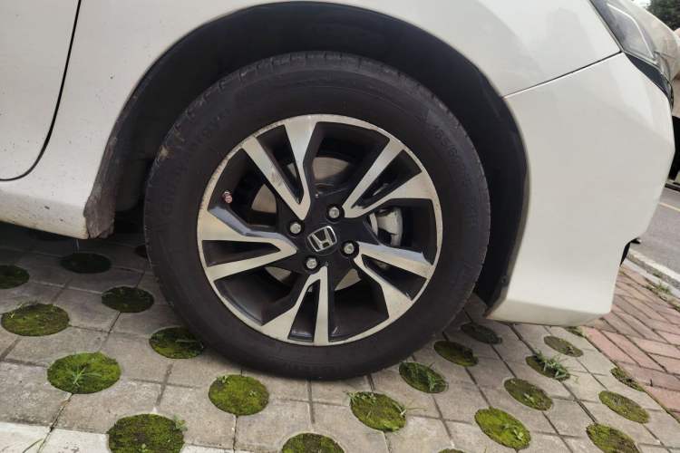 Used Honda Greiz 2016 1.5L CVT Classic Edition Right Front Wheel Hub