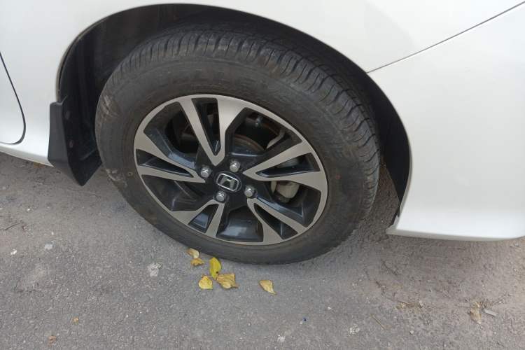Used Honda Greiz 2016 1.5L CVT Classic Edition Right Front Wheel Hub