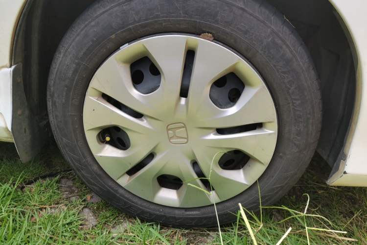 Used Honda Greiz 2016 1.5L Manual Classic Edition Right Front Wheel Hub