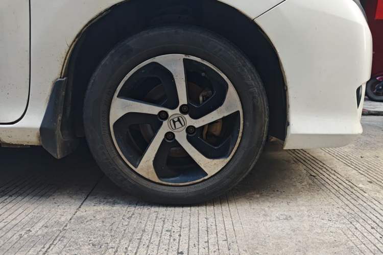 Used Honda Greiz 2016 1.5L Manual Classic Edition Right Front Wheel Hub