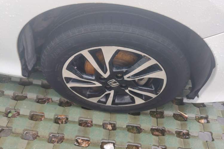 Used Honda Greiz 2016 1.5L Manual Classic Edition Right Front Wheel Hub