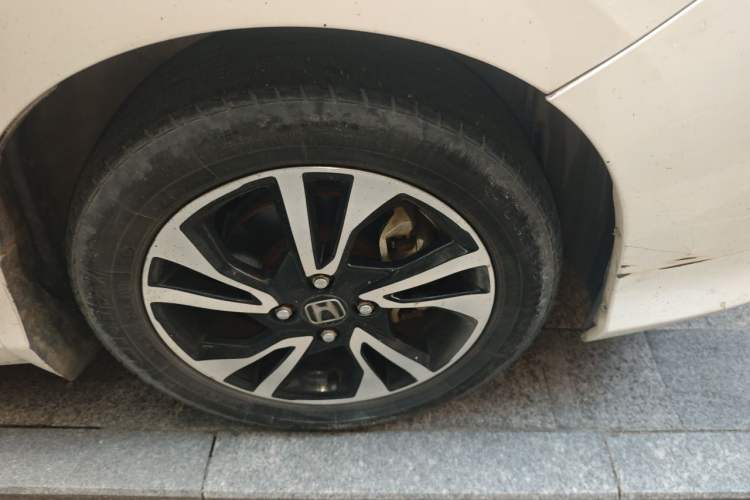 Used Honda Greiz 2016 1.5L CVT Classic Edition Right Front Wheel Hub