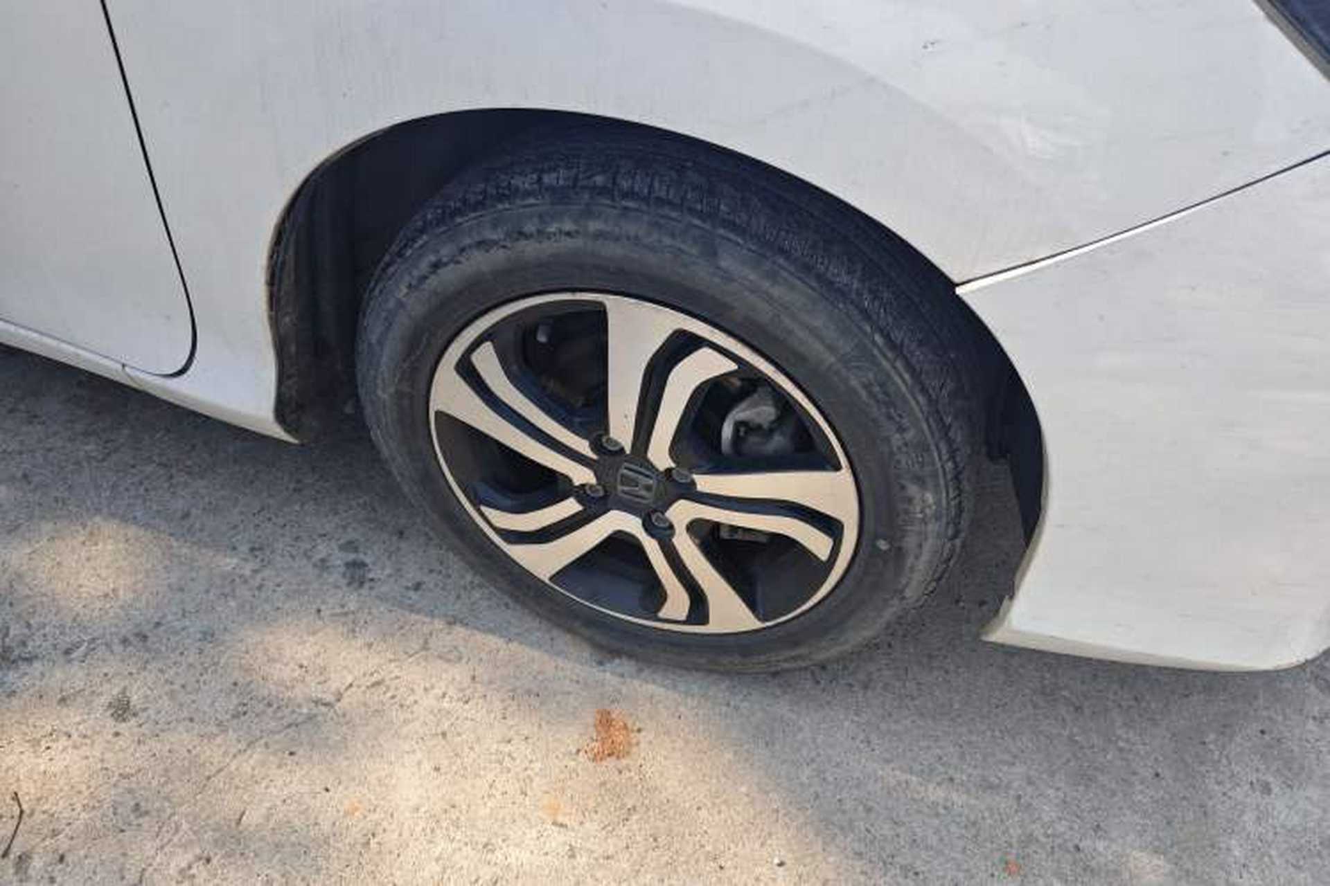 Used Honda Greiz 2016 1.5L Manual Classic Edition Right Front Wheel Hub