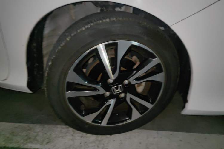Used Honda Greiz 2016 1.5L CVT Luxury Edition Right Front Wheel Hub