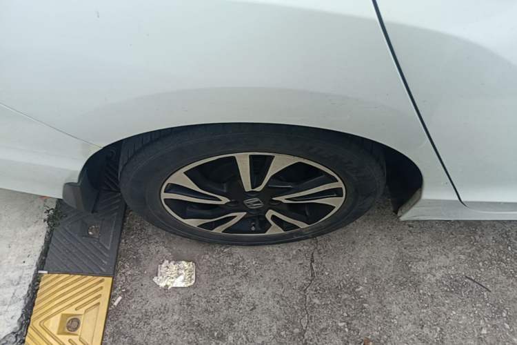 Used Honda Greiz 2016 1.5L CVT Comfort Version Right Rear Wheel Hub