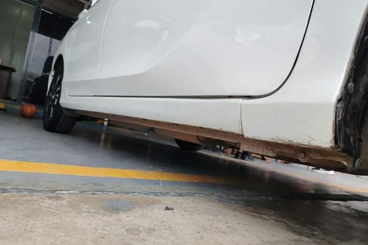 Used Honda Greiz 2016 1.5L CVT Classic Edition Right Side Sill