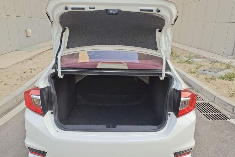 Used Honda Greiz 2016 1.5L CVT Classic Edition Trunk