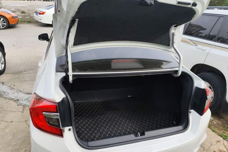 Used Honda Greiz 2016 1.5L CVT Fashion Edition Trunk