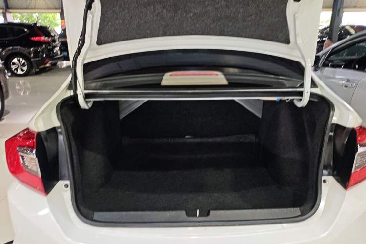 Used Honda Greiz 2016 1.5L CVT Classic Edition Trunk