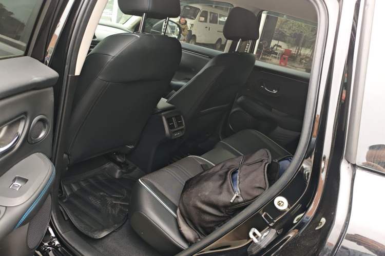 Used Honda HR-V 2023 2.0L eHEV Dynamic Smart Edition Left Rear Seat