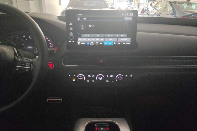 Used Honda HR-V 2023 2.0L eHEV Dynamic Edition Audio And AC Panel