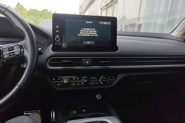 Used Honda HR-V 2023 2.0L eHEV Dynamic Edition Audio And AC Panel