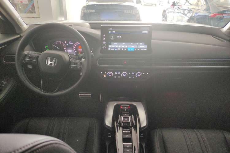 Used Honda HR-V 2023 2.0L eHEV Dynamic Edition Center Console