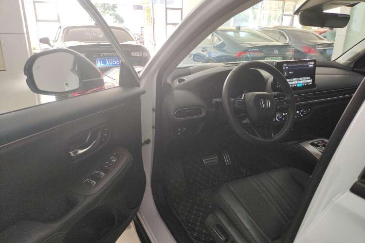 Used Honda HR-V 2023 2.0L eHEV Dynamic Edition Driver Seat