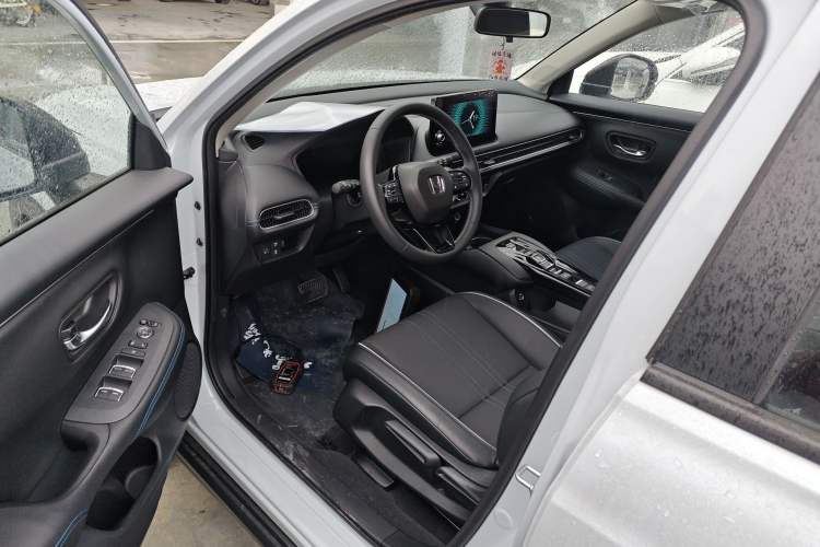 Used Honda HR-V 2023 2.0L eHEV Dynamic Smart Edition Driver Seat