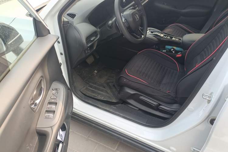 Used Honda HR-V 2023 2.0L eHEV Dynamic Speed Version Driver Seat