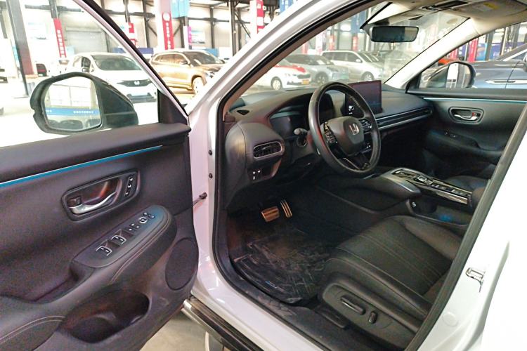 Used Honda HR-V 2023 2.0L eHEV Dynamic Edition Driver Seat