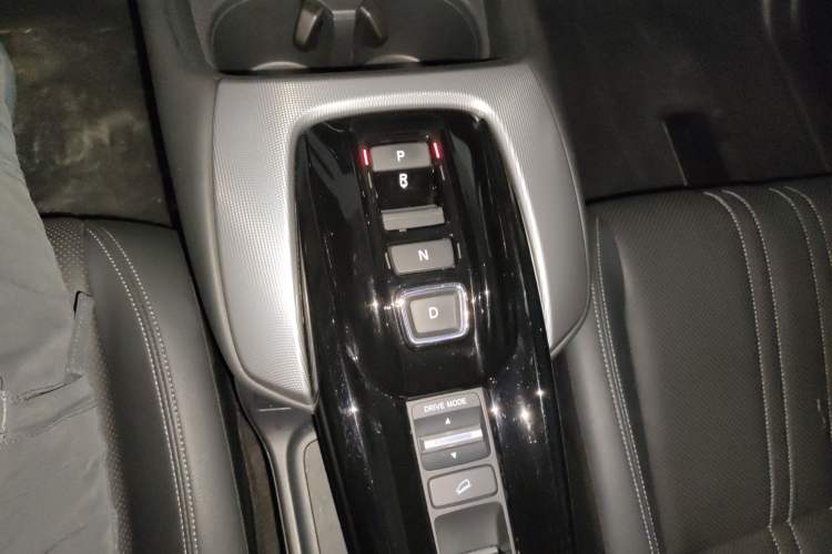 Used Honda HR-V 2023 2.0L eHEV Dynamic Edition Gear Lever