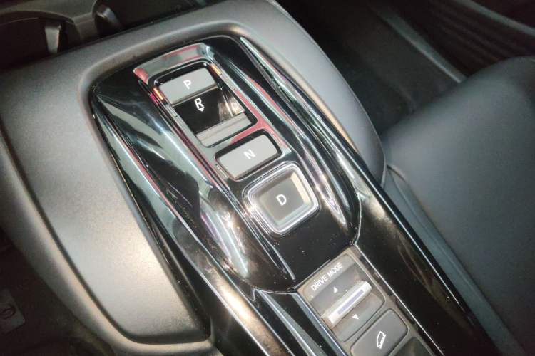 Used Honda HR-V 2023 2.0L eHEV Dynamic Speed Version Gear Lever