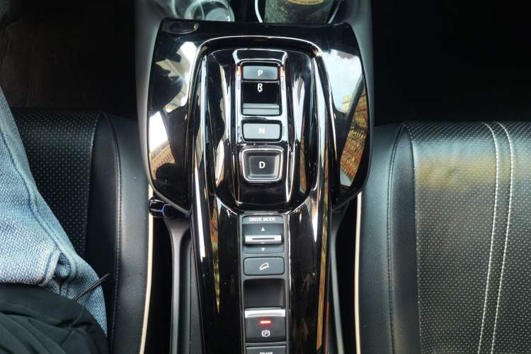 Used Honda HR-V 2023 2.0L eHEV Dynamic Smart Edition Gear Lever