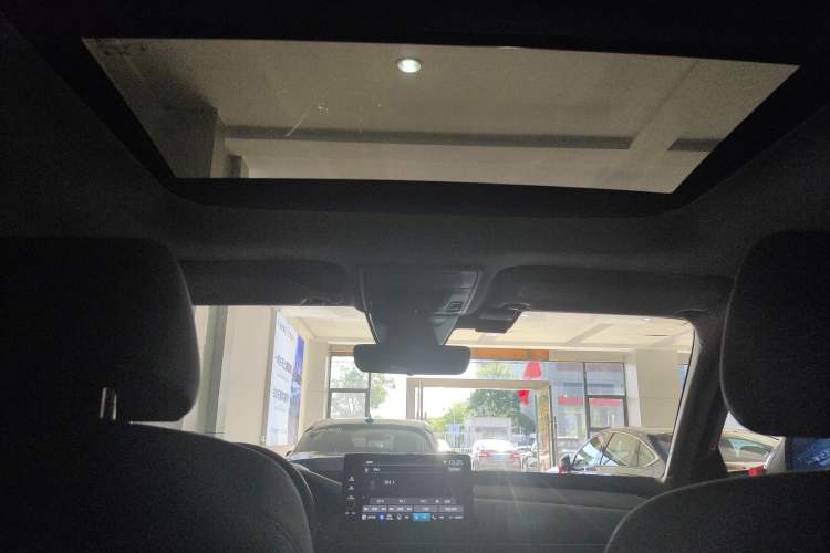 Used Honda HR-V 2023 2.0L eHEV Dynamic Edition Headliner