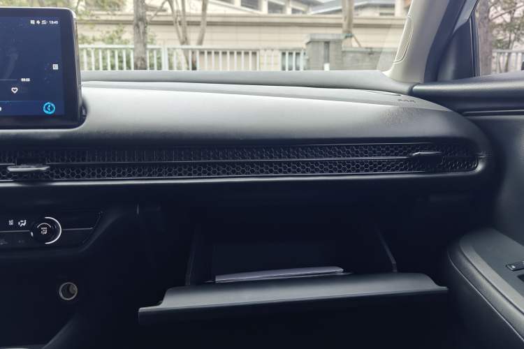 Used Honda HR-V 2023 2.0L eHEV Dynamic Speed Version Interior 13