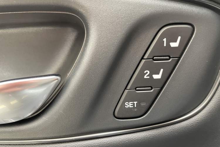 Used Honda HR-V 2023 2.0L eHEV Dynamic Edition Interior 2