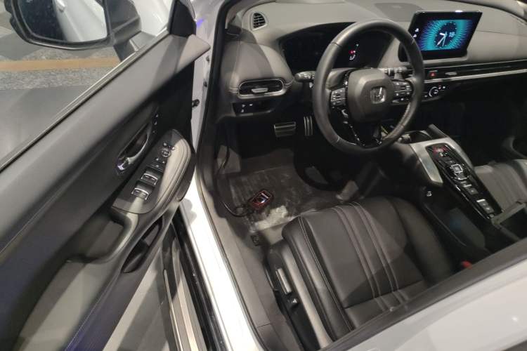 Used Honda HR-V 2023 2.0L eHEV Dynamic Edition Interior 3