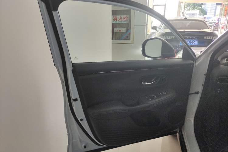 Used Honda HR-V 2023 2.0L eHEV Dynamic Edition Left Front Door Interior