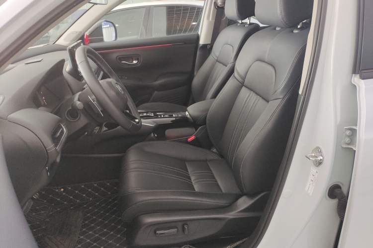 Used Honda HR-V 2023 2.0L eHEV Dynamic Edition Left Front Seat