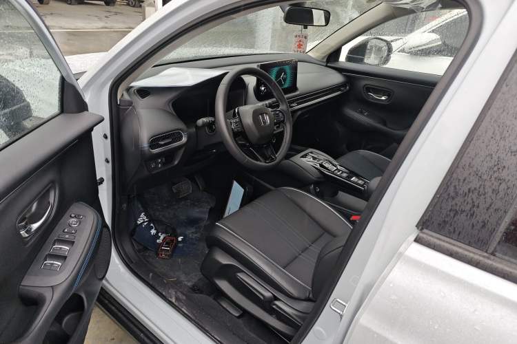 Used Honda HR-V 2023 2.0L eHEV Dynamic Smart Edition Left Front Seat