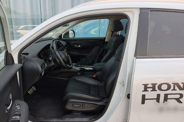 Used Honda HR-V 2023 2.0L eHEV Dynamic Edition Left Front Seat