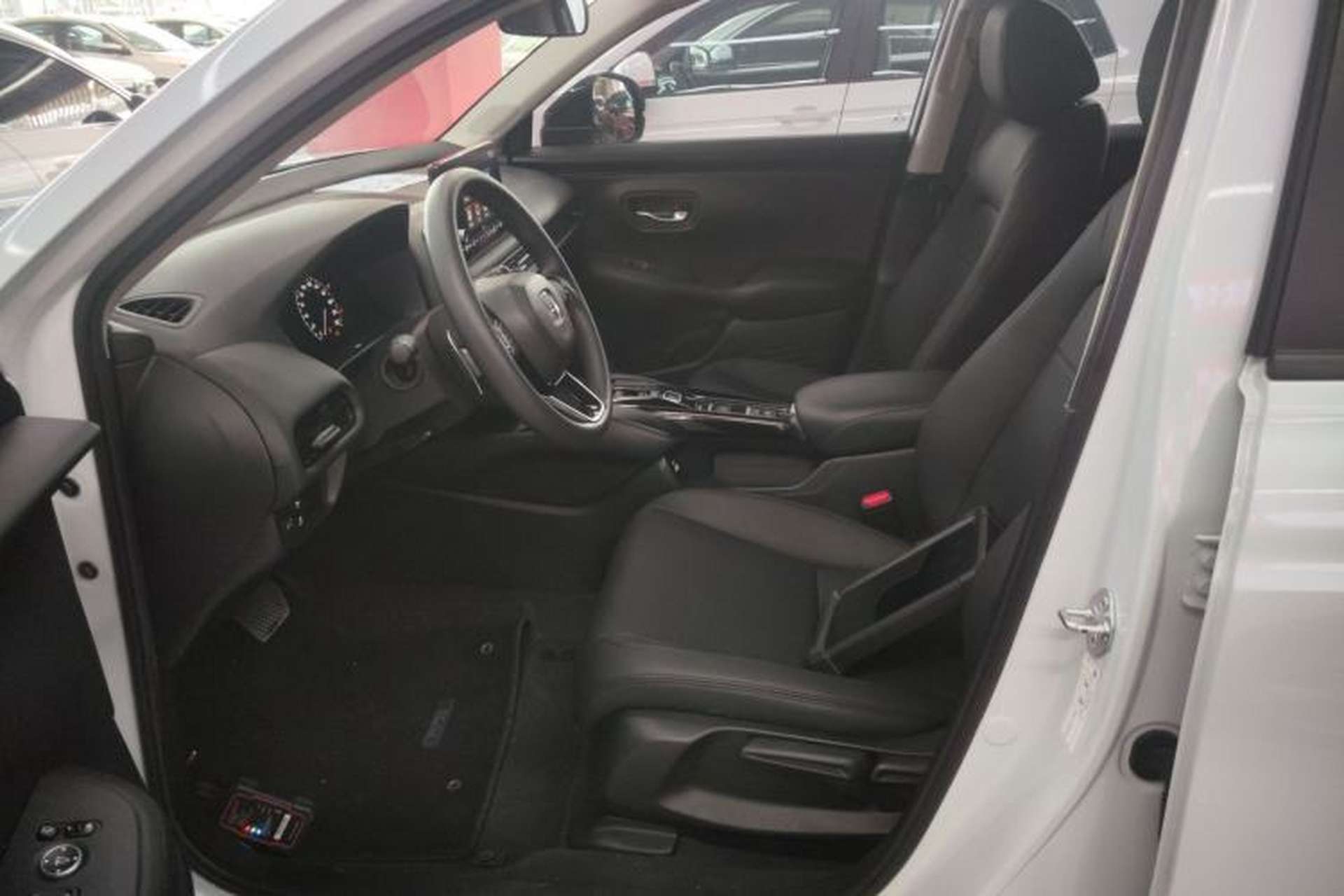 Used Honda HR-V 2023 2.0L eHEV Dynamic Speed Version Left Front Seat