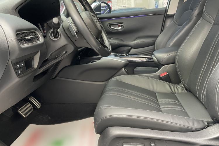 Used Honda HR-V 2023 2.0L eHEV Dynamic Edition Left Front Seat